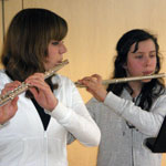 Schüler lernen Querflöte im Querflötenunterricht in Münster